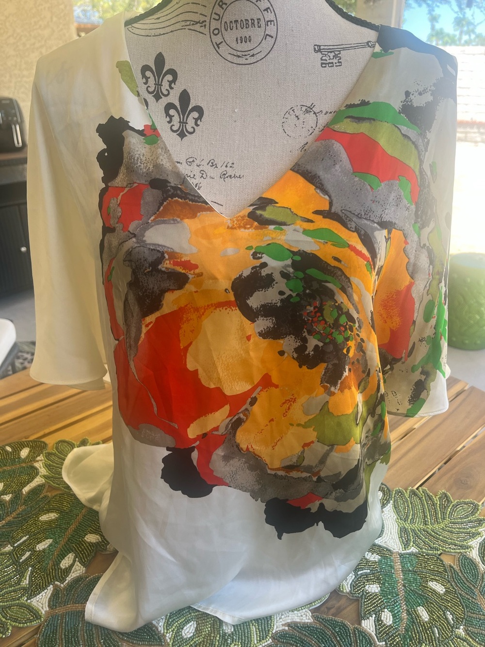 Kenneth Cole White V-Neck Blouse with Bold Abstract Floral Print